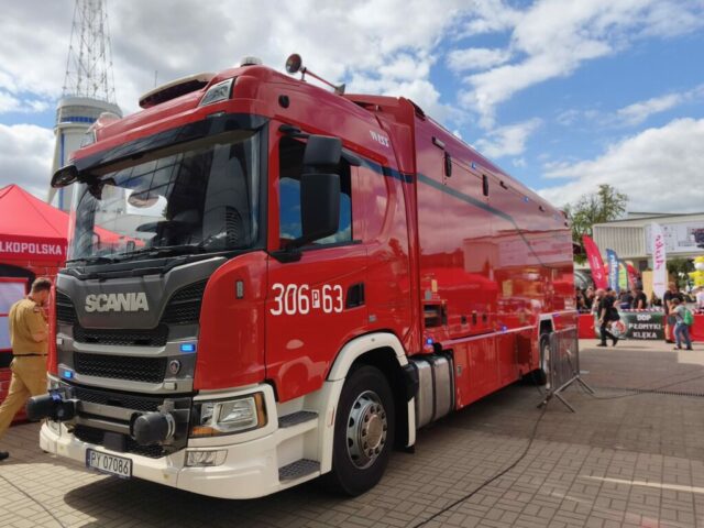 IX Zlot Czerwonych Samochodów (13)