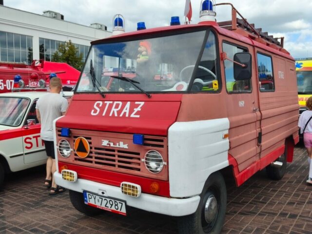 IX Zlot Czerwonych Samochodów (3)