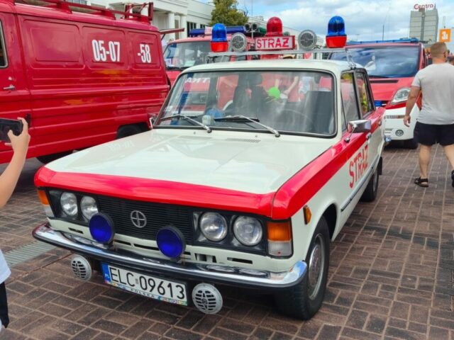 IX Zlot Czerwonych Samochodów (4)
